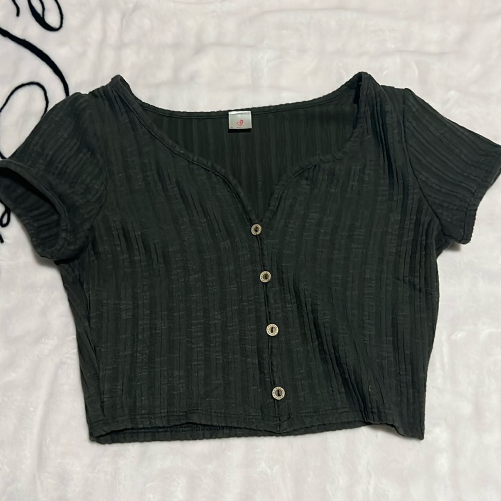 I Joah M womens short sleeve shirt. Dark green